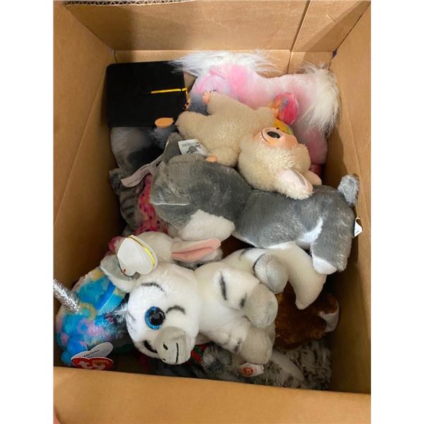 BOX LOT OF STUFFED ANIMALS