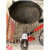 Image 1 : CAST IRON PAN