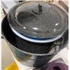 Image 1 : 2 POTS AND 2 BOWLS