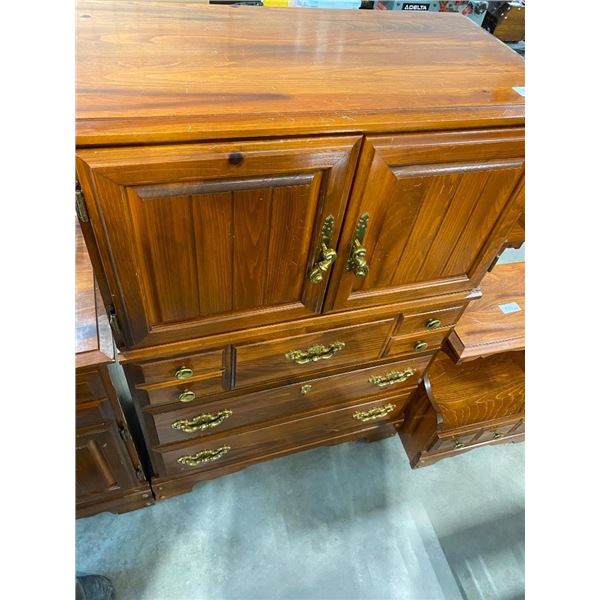 33X17X48IN DRESSER