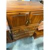 Image 1 : 33X17X48IN DRESSER
