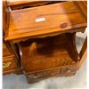 Image 1 : 2 OF 20.5X15X23IN BED STANDS