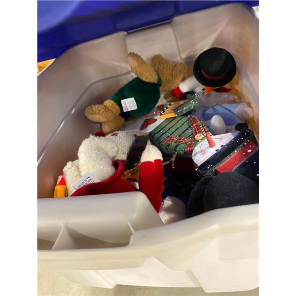 BOX LOT OF CHRISTMAS DECORATIONS