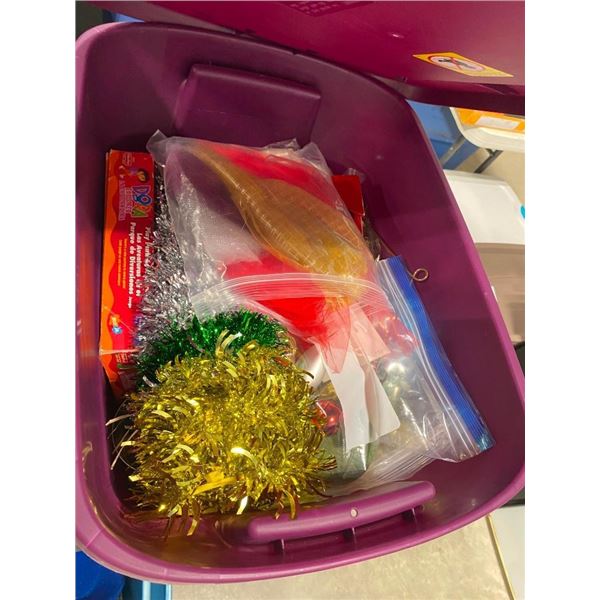 BOX LOT OF CHRISTMAS DECORATIONS