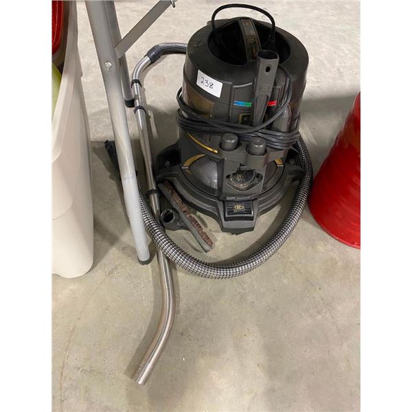 VACUUM CLEANER