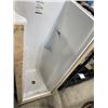 Image 1 : 30IN DAMAGED SHOWER STALL