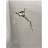 Image 2 : 30IN DAMAGED SHOWER STALL