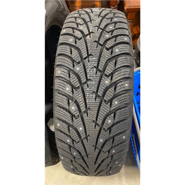MAXXIS 235/60 R18 STUDDED TIRE