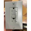 Image 1 : 10 ELECTRICAL OUTLETS