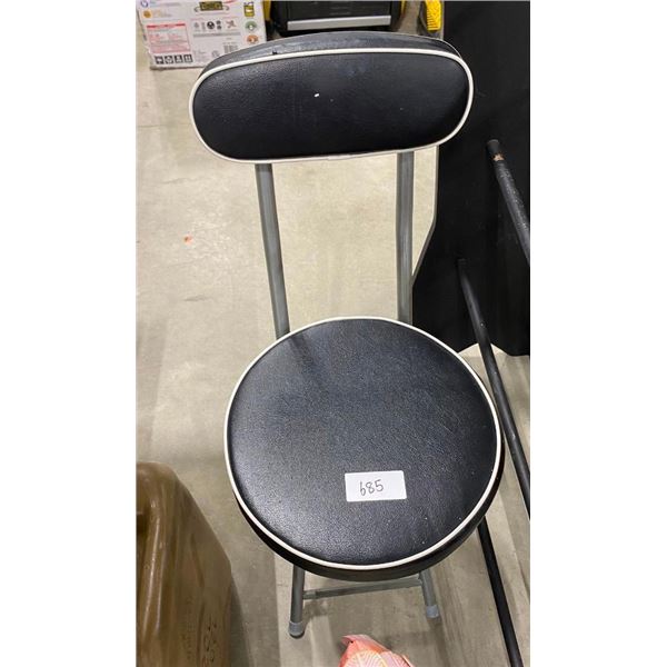 SMALL CHAIR