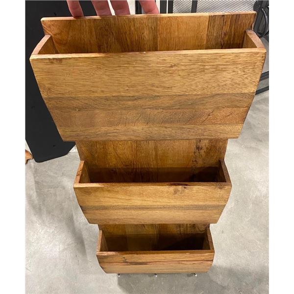 HANGING WALL 3-TIER FILE HOLDER