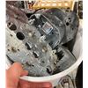 Image 1 : PAIL OF ELECTRICAL OUTLETS