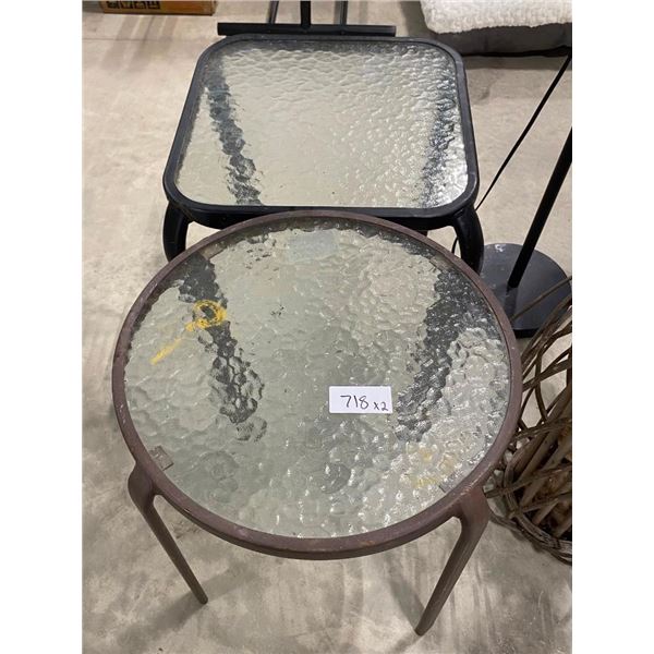 2 GLASS STANDS