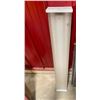 Image 1 : 4FT OFFICE LIGHT FIXTURE