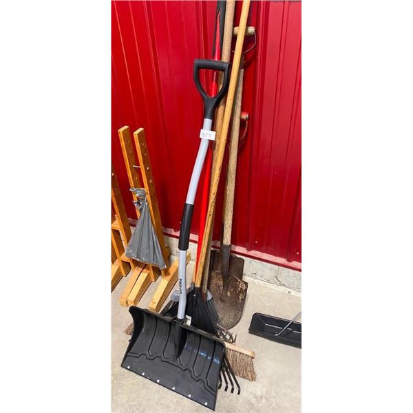 ASSORTED GARDEN TOOLS