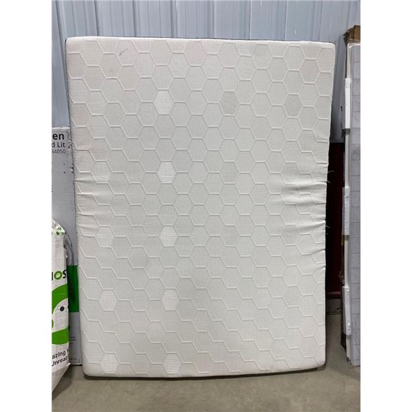 QUEEN SIZE GHOSTBED MATTRESS - HAS SMALL SNAG