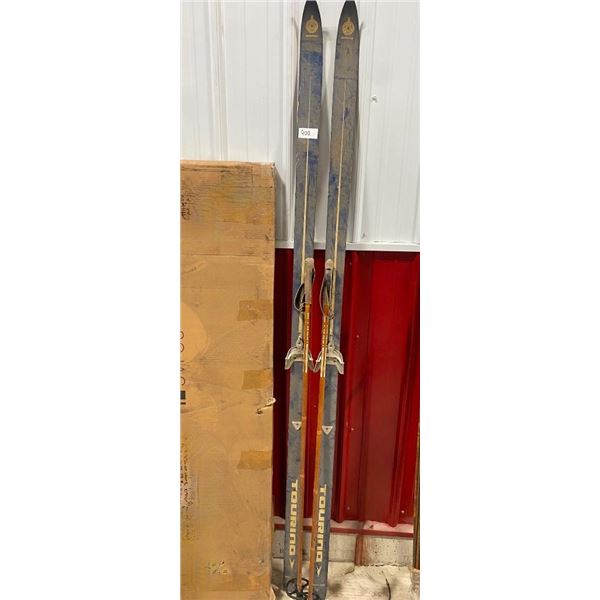 SET OF CROSS-COUNTRY SKIS AND POLES