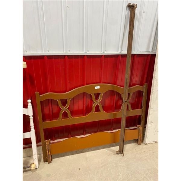 QUEEN SIZE SMALL HEADBOARD AND FOOTBOARD WITH RAILS