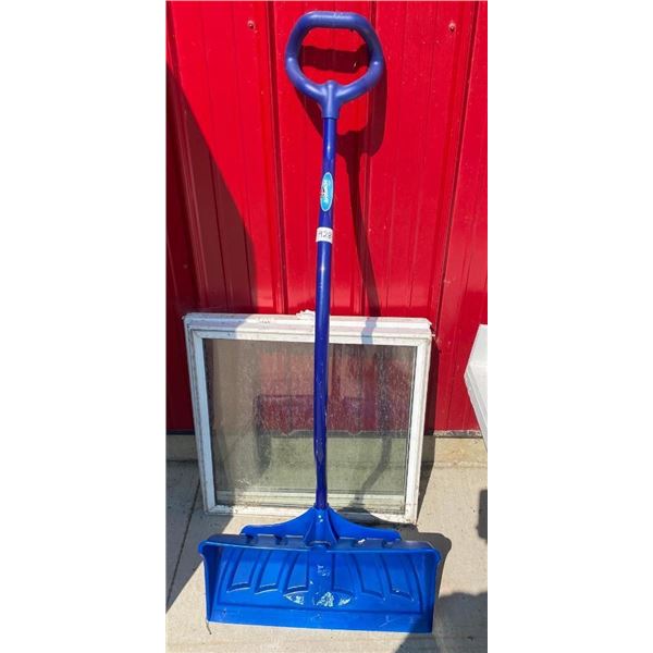 SNOW SHOVEL