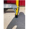 Image 2 : 8FT FEATHERLITE STEP LADDER - BENT LEG