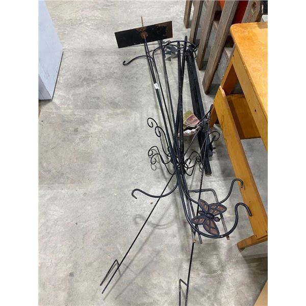 8 OUTDOOR BIRD FEEDER STANDS