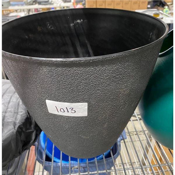 FLOWER POT