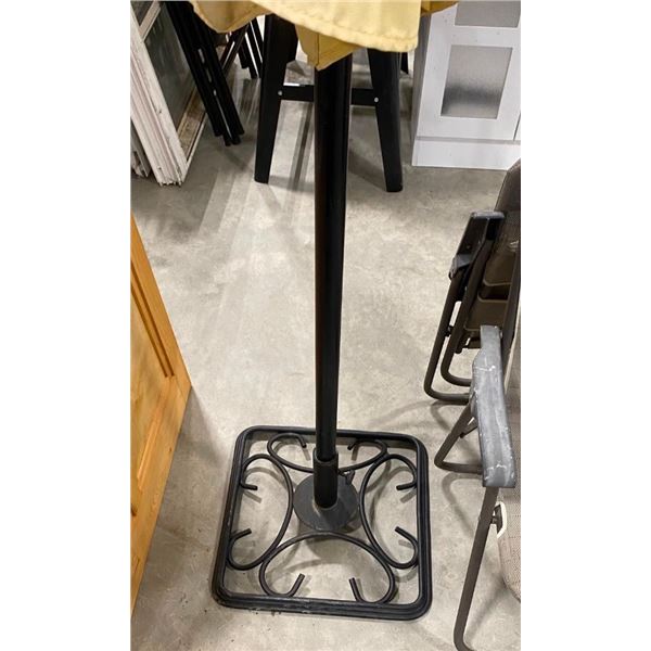PATIO UMBRELLA WITH BASE
