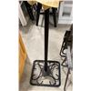 Image 1 : PATIO UMBRELLA WITH BASE