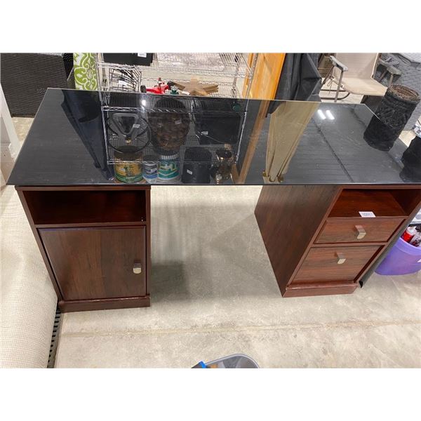 58IN DESK WITH GLASS TOP