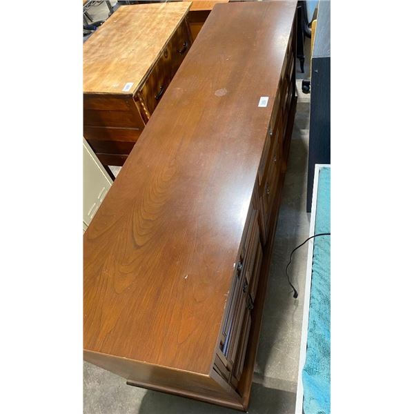 72X18X32.5IN DRESSER