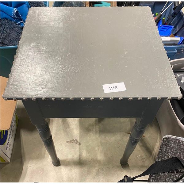 18.5X18 STAND
