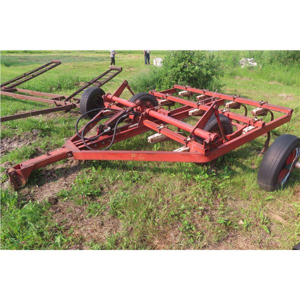 International 45 Vibra Shank Cultivator, 7-1/2 Ft  with Hydraulic Lift Cylinder