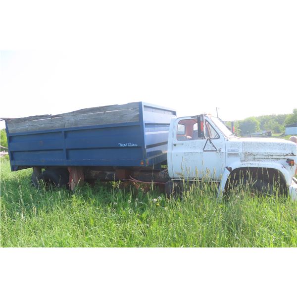 1976 GMC 6000 Grain Truck – V8 366 Engine, 14FT Box, Single Axle Dually, 5-Spd, Runs