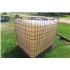 Image 4 : Water Tank 1000L in Cage with Hose