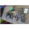 Image 1 : Staplers and Staples