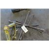 Image 2 : 4 Tire Irons and Scissor Jack