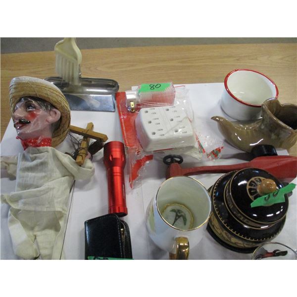 FLAT C/W ORNAMENTS, PUPPET, ETC