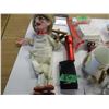 Image 6 : FLAT C/W ORNAMENTS, PUPPET, ETC