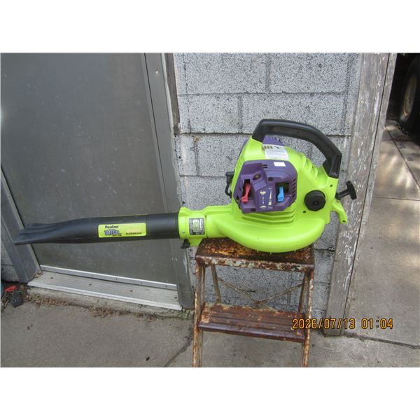 Poulan Wild Thing 200 MPH Blower on Gas Lots of Compression