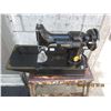 Image 4 : Antique Singer 221 Featherweight Sewing Machine with Pedal and Case