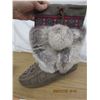 Image 4 : Hand Made Rabbit Fur Beaded Mukluks