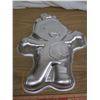 Image 1 : Wilton Industries Care Bear Metal Cake Pan