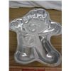 Image 5 : Wilton Industries Care Bear Metal Cake Pan