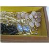 Image 7 : Estate Jewelry Box Full of Vintage Jewelry