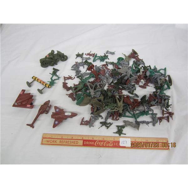 Lot of Vintage Army Men and Vehicles