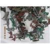 Image 5 : Lot of Vintage Army Men and Vehicles