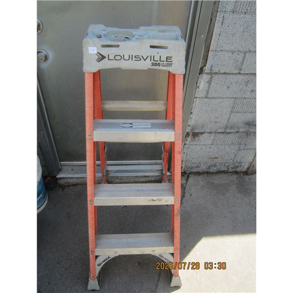 Louisville 5 Foot Fiberglass Ladder in Good Condition