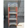 Image 1 : Louisville 5 Foot Fiberglass Ladder in Good Condition
