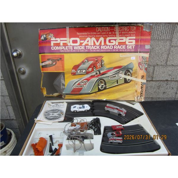 Vintage Pro Am GP6 Racetrack with Cars