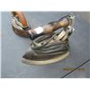 Image 5 : 2 Antique Irons Sad Iron with Handle and Electric